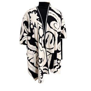 Black & White Chico's Shaw Small to Med